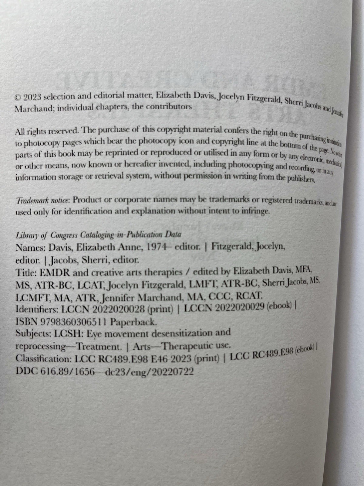 EMDR and Creative Arts Therapies 2023 Softcover Like New U1