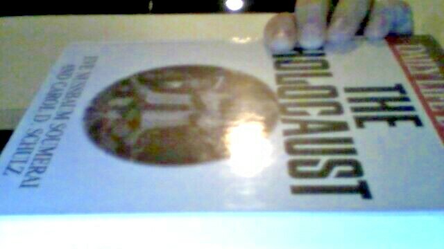 ( SINGED ) Daily Life: Daily Life During the Holocaust / 312 pages / 1998
