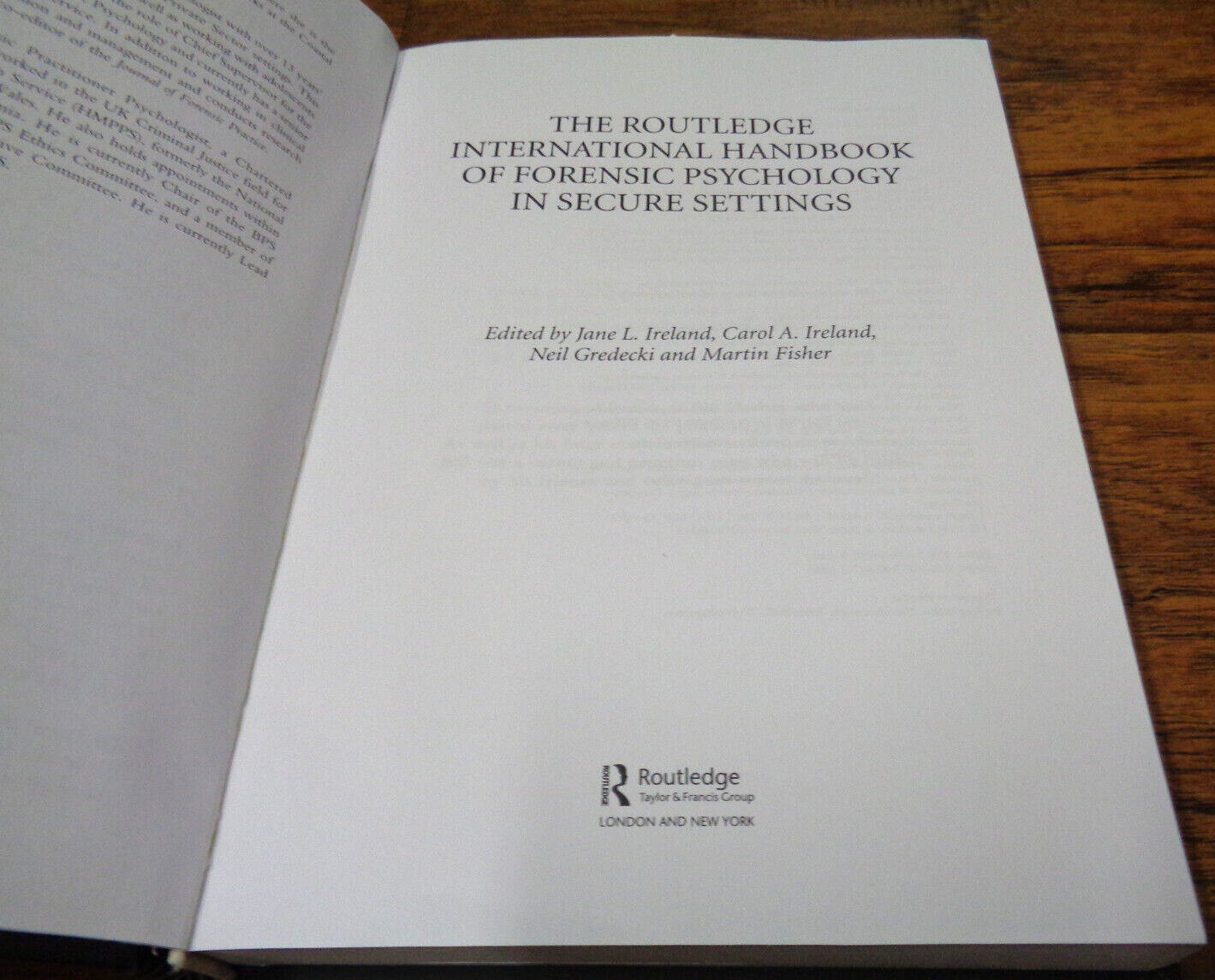 ROUTLEDGE INTL HANDBOOK FORENSIC PSYCHOLOGY IN SECURE SETTINGS HARDCOVER EX USED