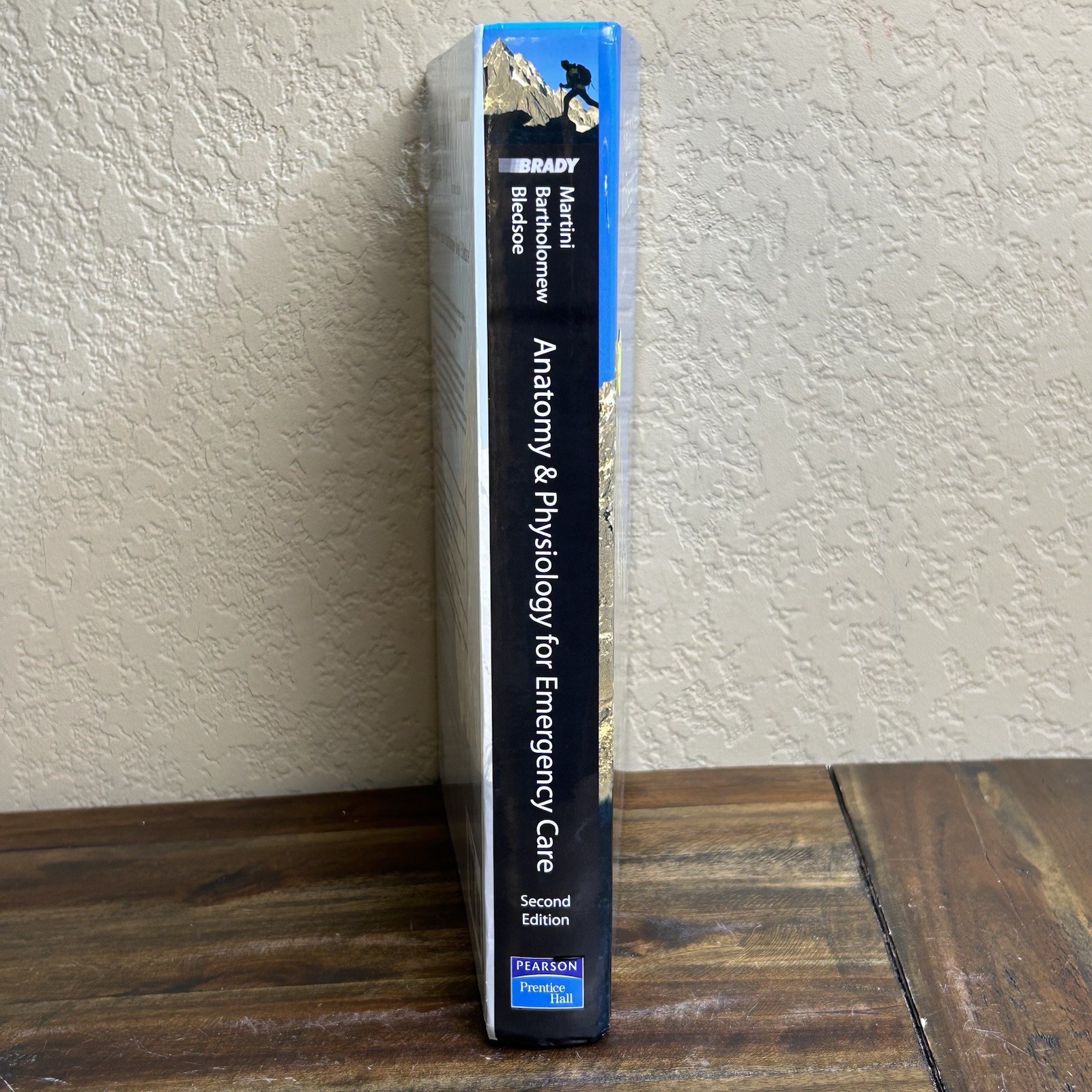 Anatomy & Physiology for Emergency Care 2nd Ed Hardcover – Brady 2008