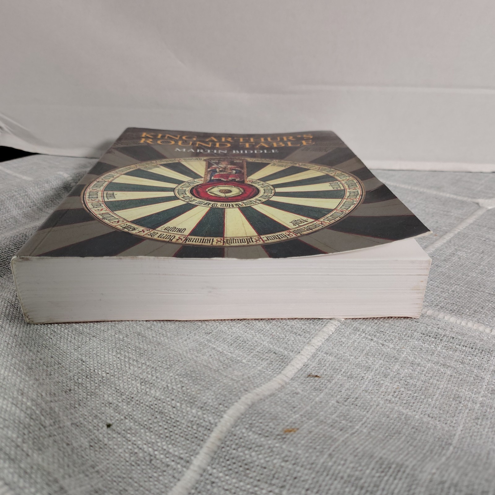 KING ARTHUR’S ROUND TABLE: AN ARCHAEOLOGICAL INVESTIGATION By Martin Biddle