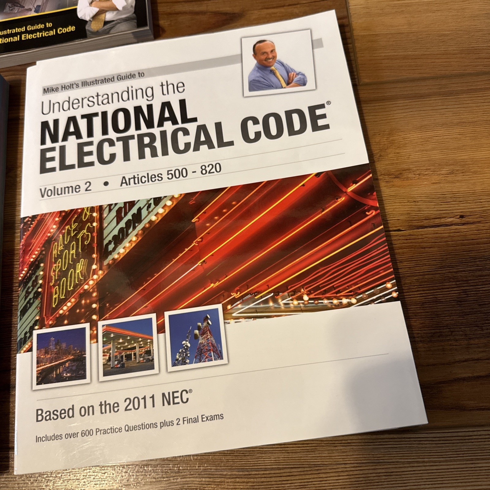 3 Lot Mike Holt’s Guide Understanding National Electrical Code & Changes Nec