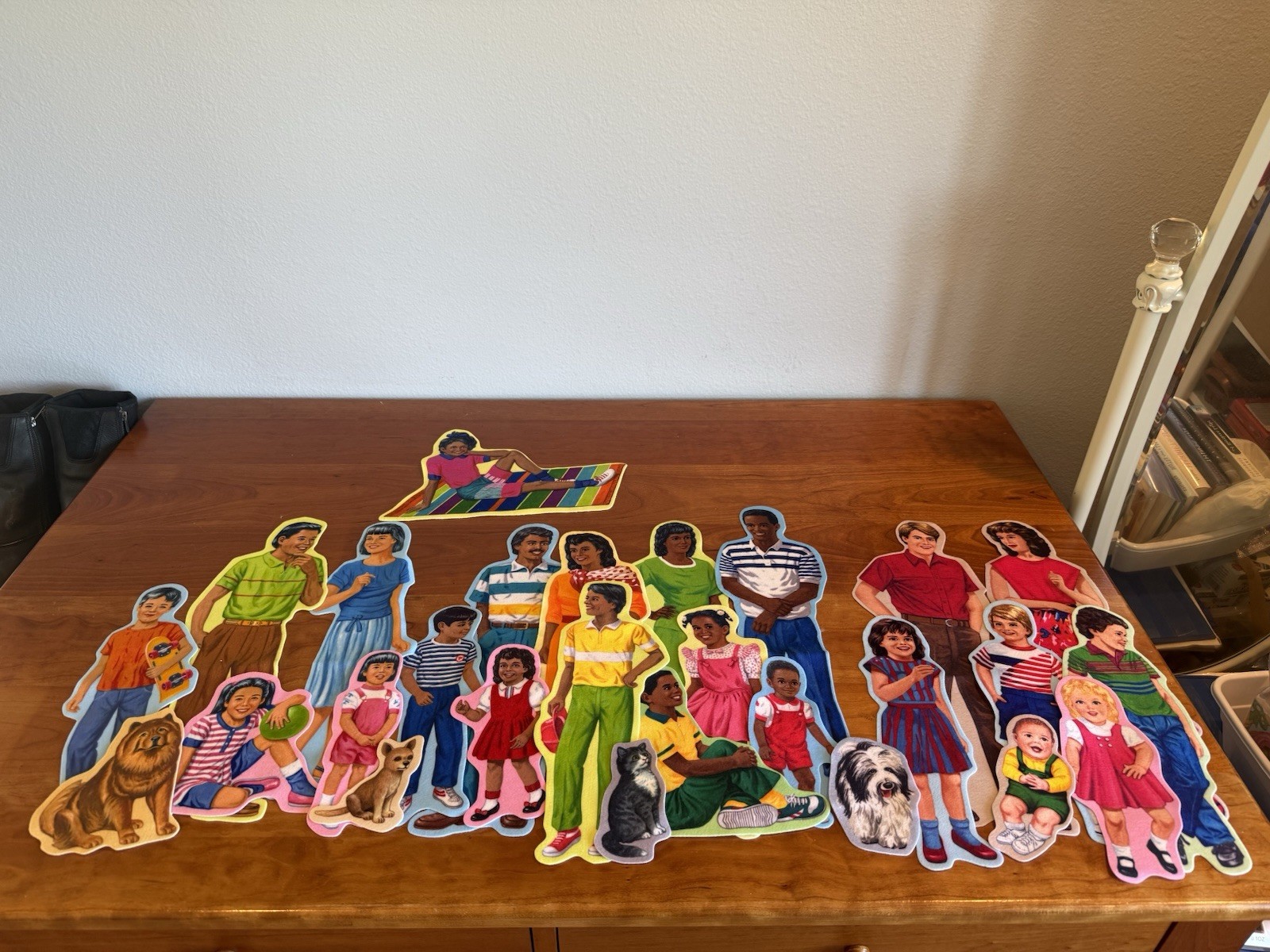 Large collection of large size felt families: parents, children, pets, excellent