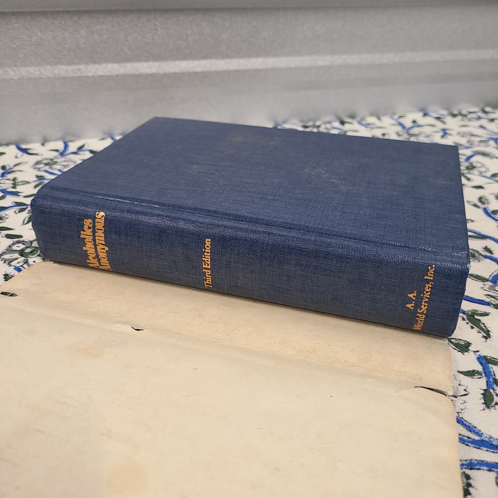 Alcoholics Anonymous, 3rd Edition, 1976, 575 Pages, DJ (Acceptable)/HC (Good)