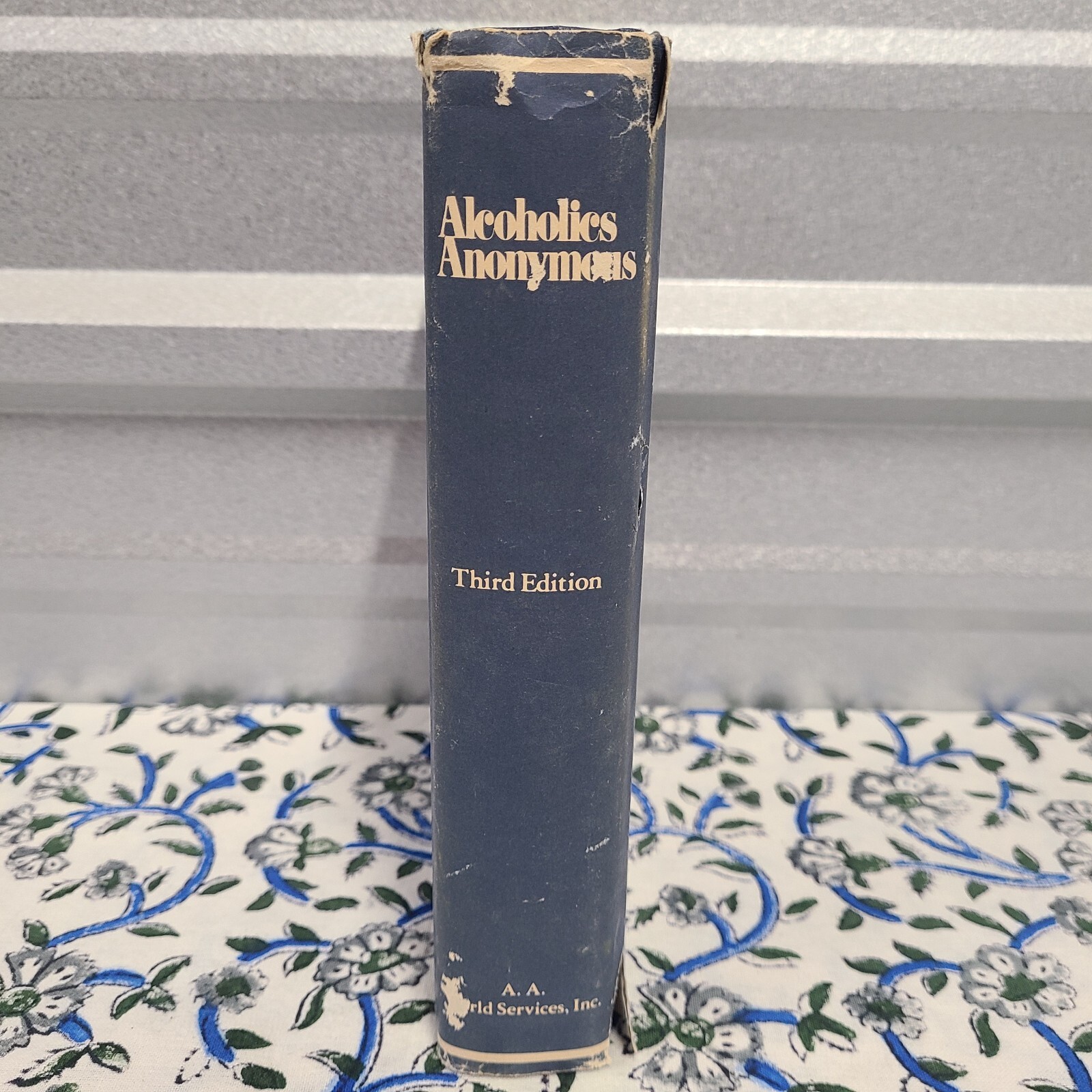 Alcoholics Anonymous, 3rd Edition, 1976, 575 Pages, DJ (Acceptable)/HC (Good)