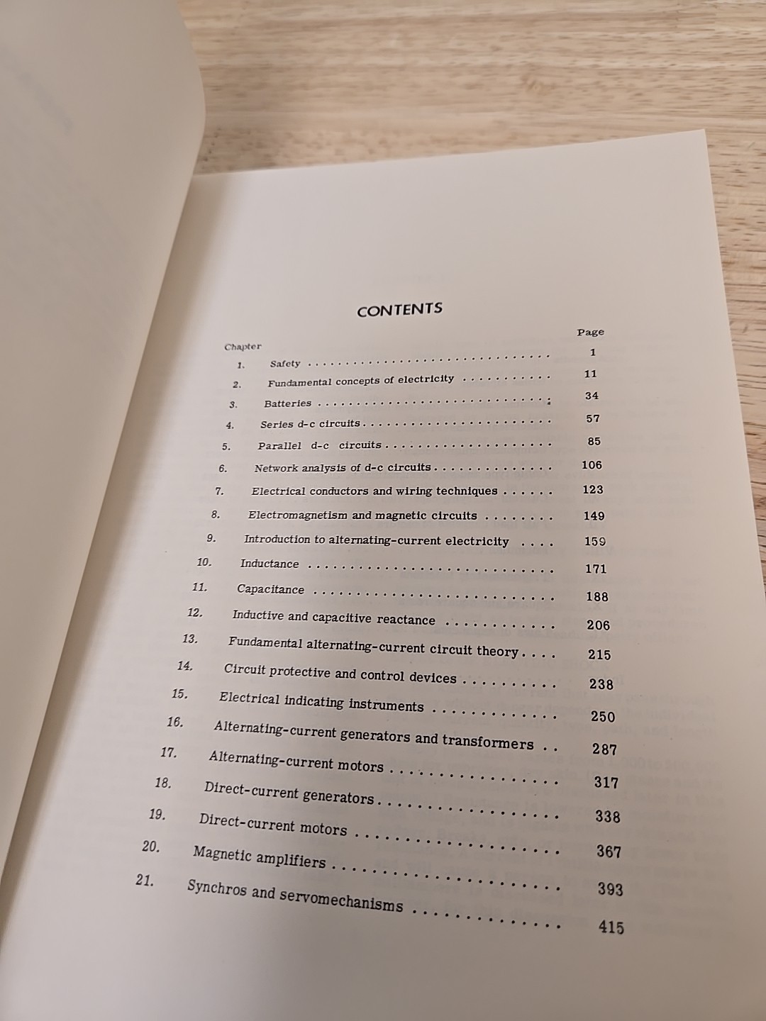 Dover Books on Electrical Engineering Ser.: Basic Electricity by U. S. Navy…