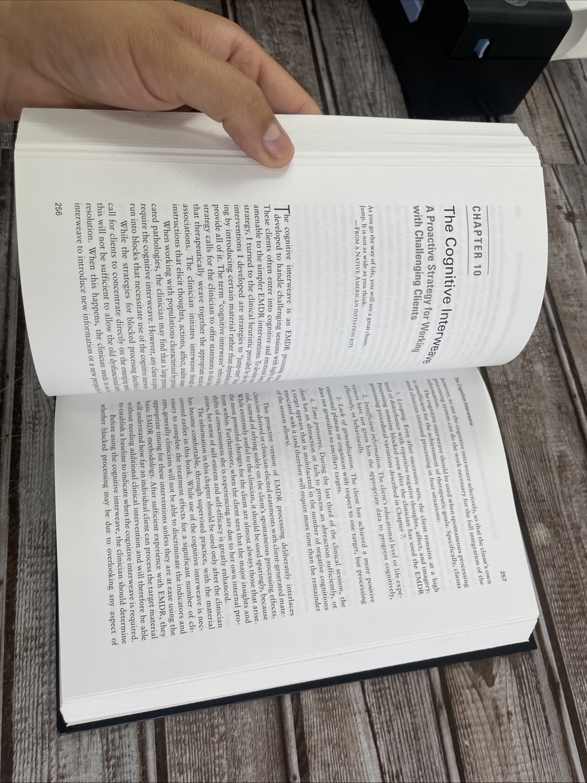 Eye Movement Desensitization and Reprocessing EMDR Therapy Basic Principles..