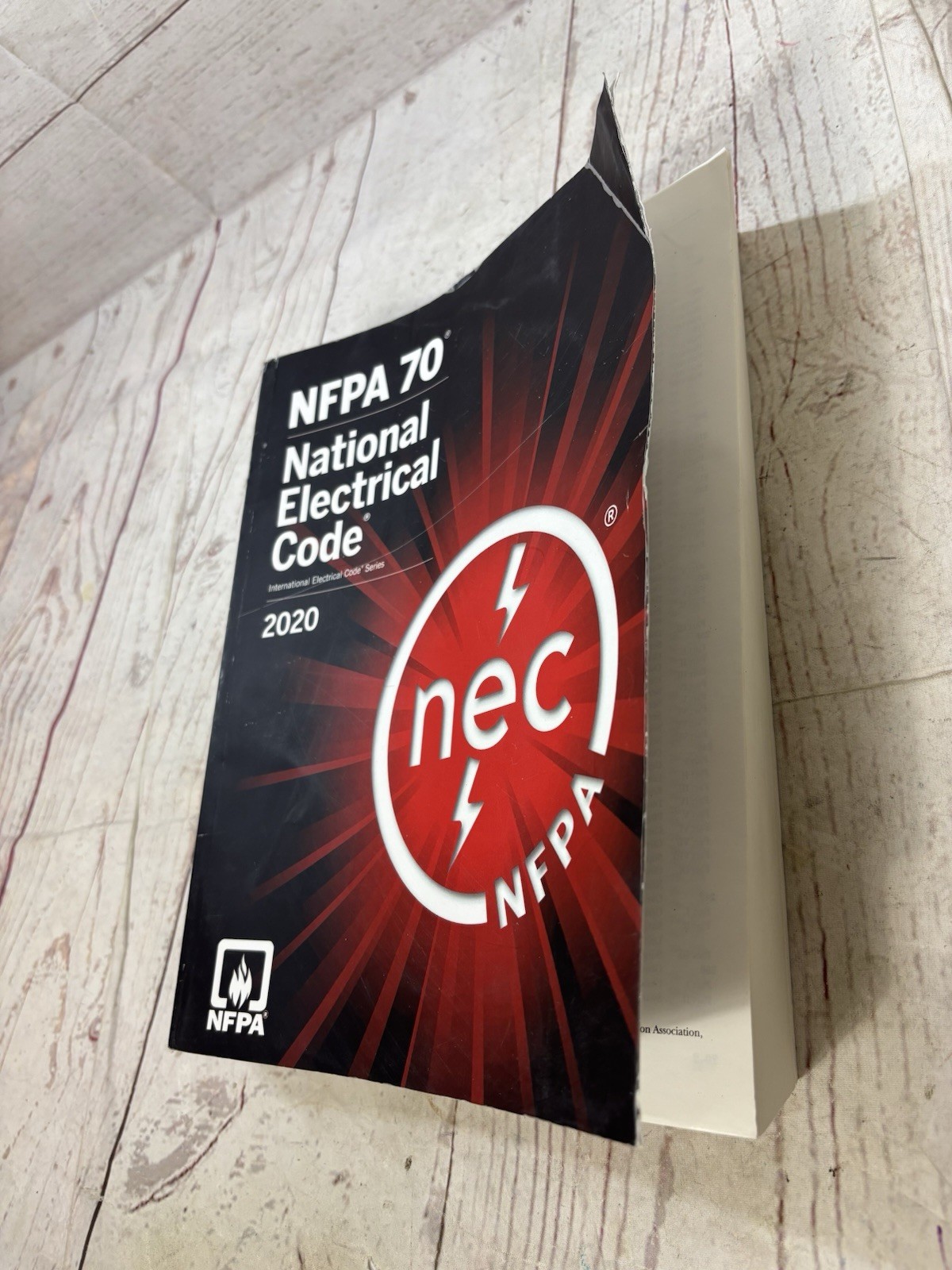 NFPA 70 National Electrical Code 2020 Edition Paperback USA (PLEASE READ NOTE)