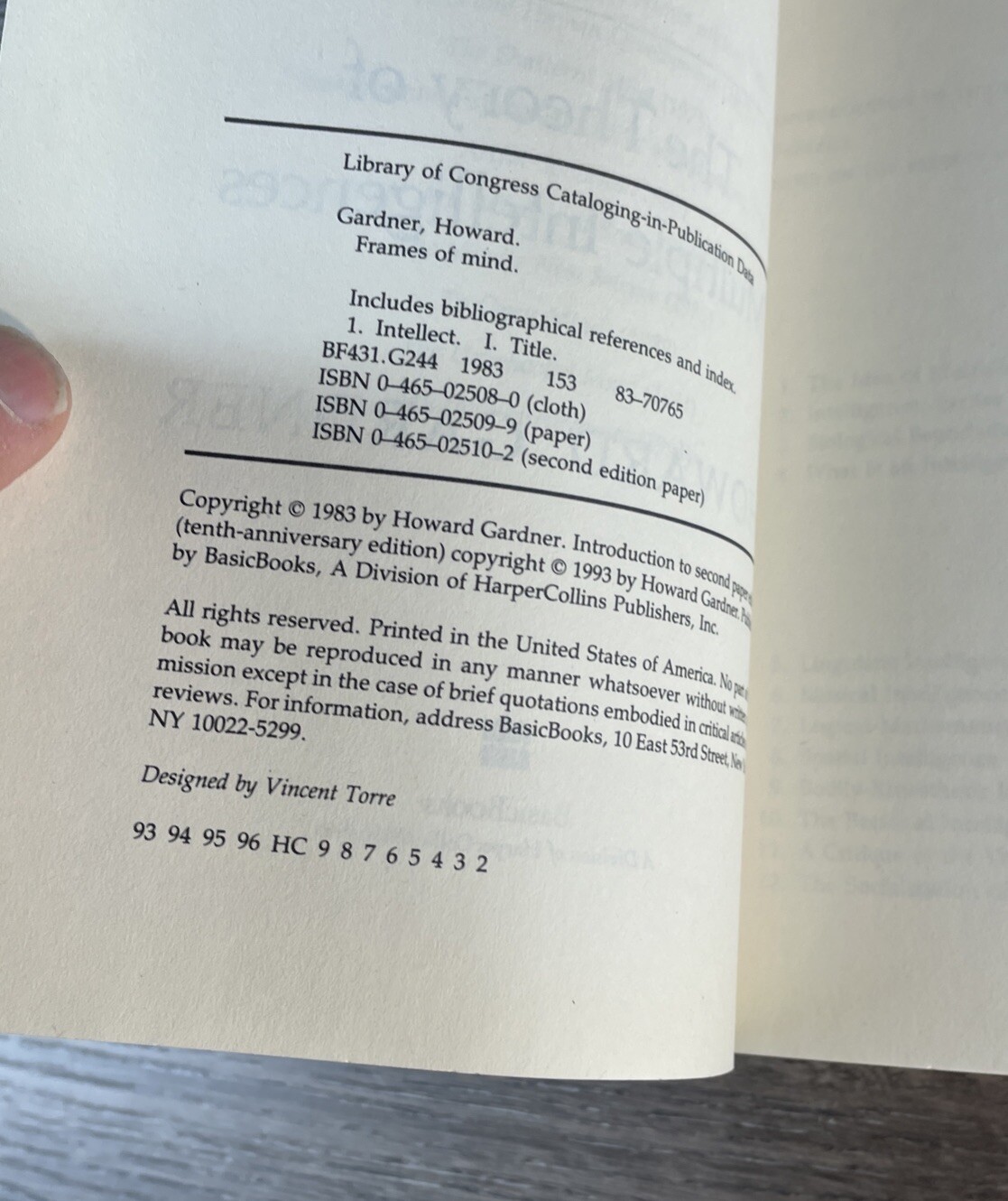 Frames Of Mind: The Theory Of Multiple Intelligences – Paperback – GOOD