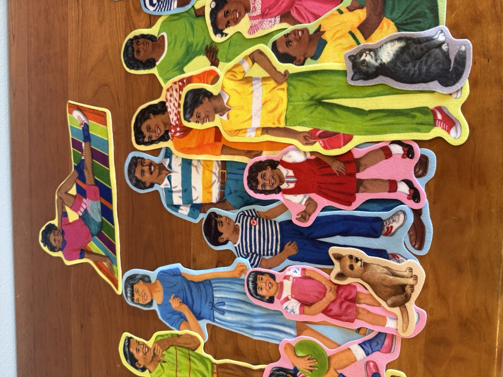 Large collection of large size felt families: parents, children, pets, excellent