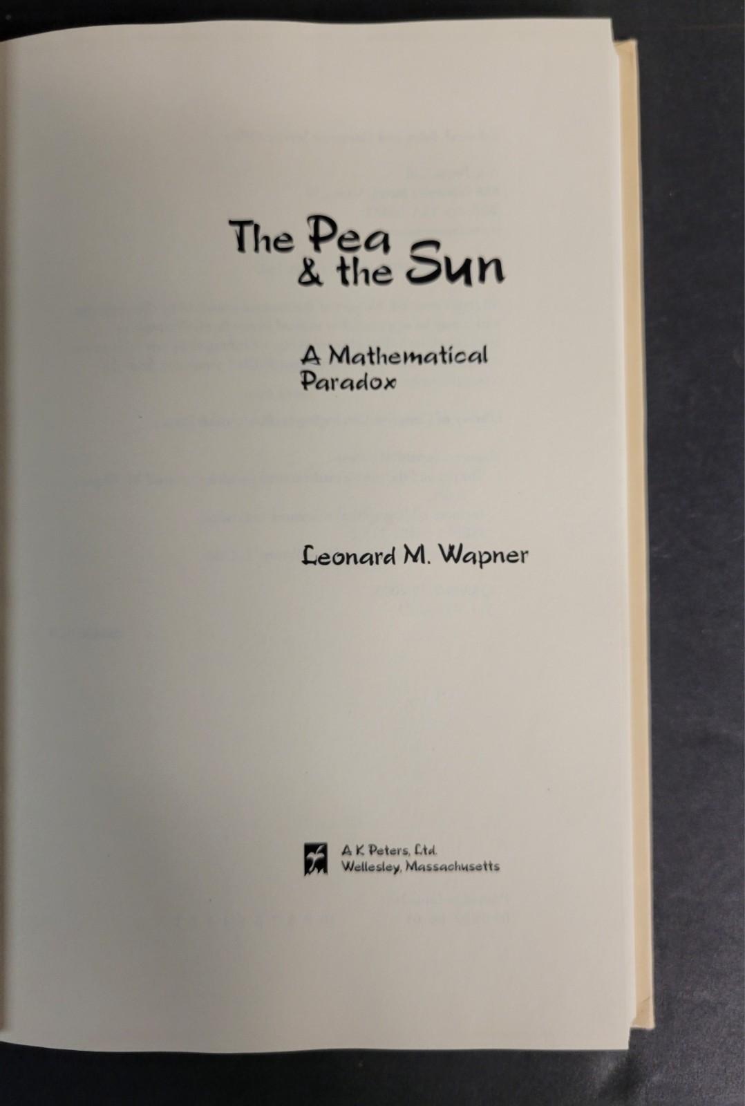 THE PEA AND THE SUN Mathematical Paradox by L. Wapner (2005, HCDJ) VERY GOOD
