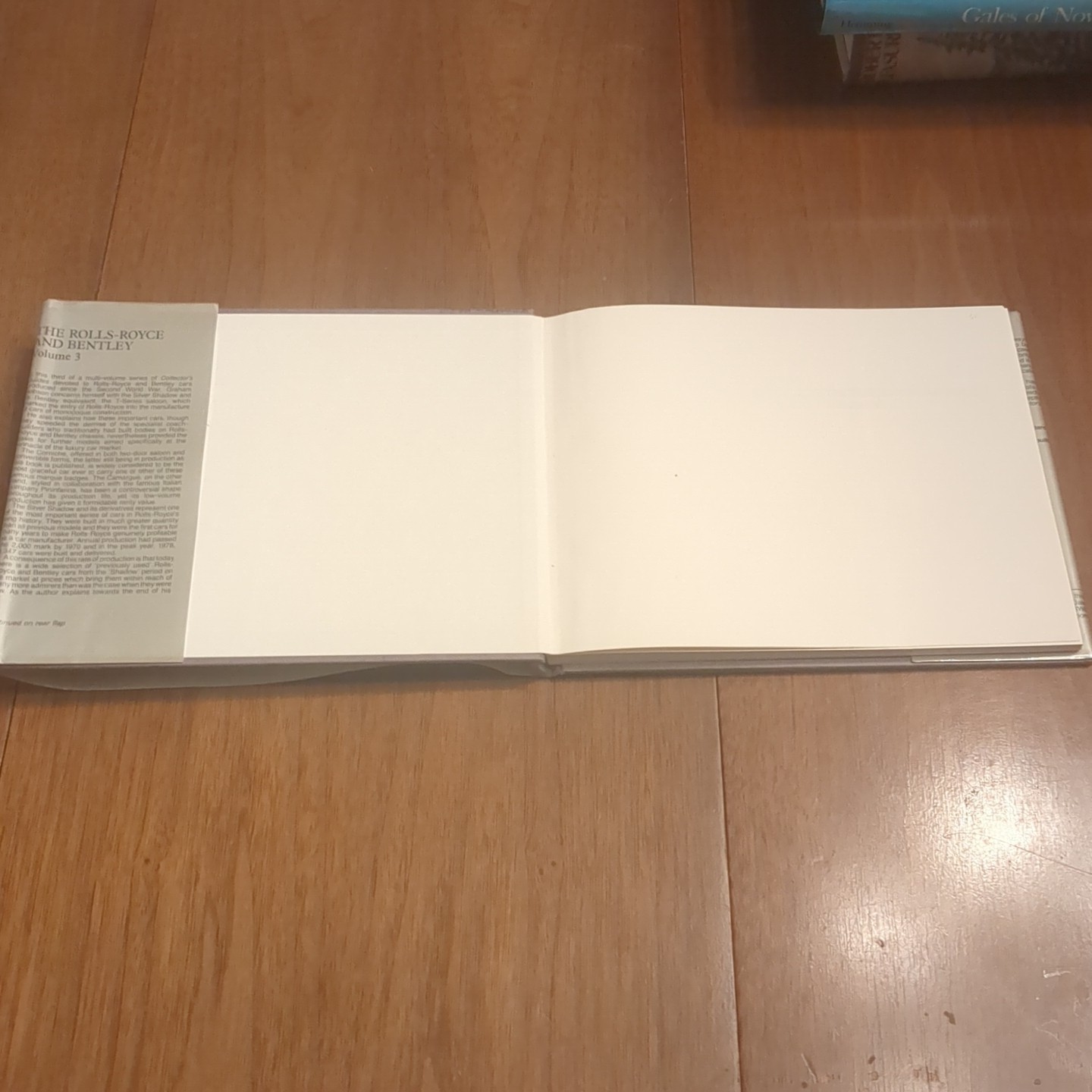 ROLLS ROYCE AND BENTLEY COLLECTORS GUIDE By Graham Robson – 1985 Hardcover