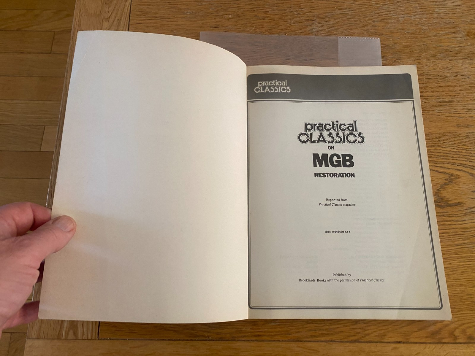 PRACTICAL CLASSICS MGB RESTORATION GUIDE 100 PAGES GOOD CONDITION