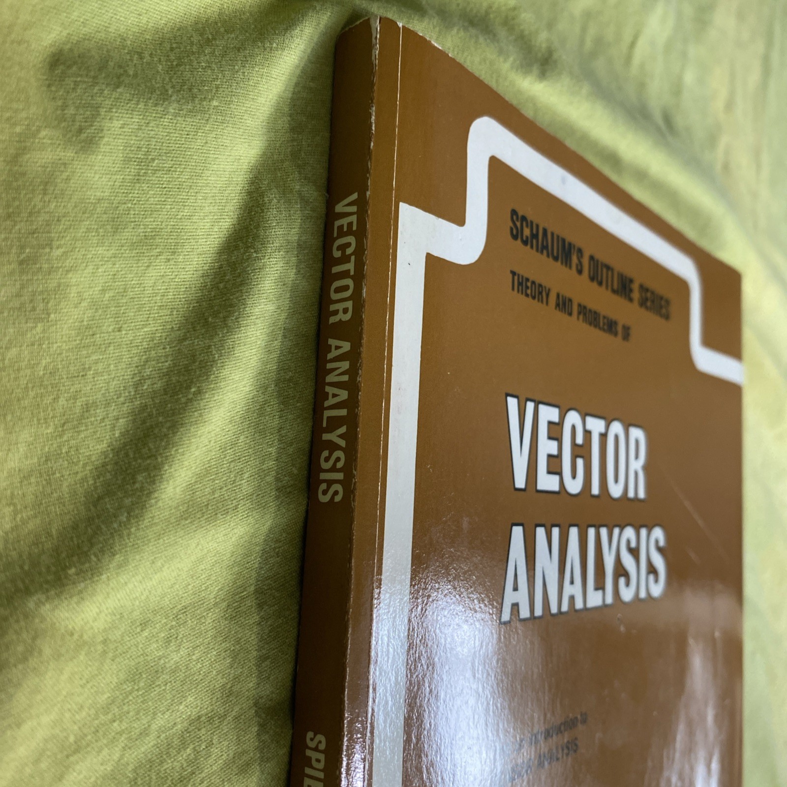 Vector Analysis, 1st Edition – paperback Murray R. Spiegel Schaum’s Outline