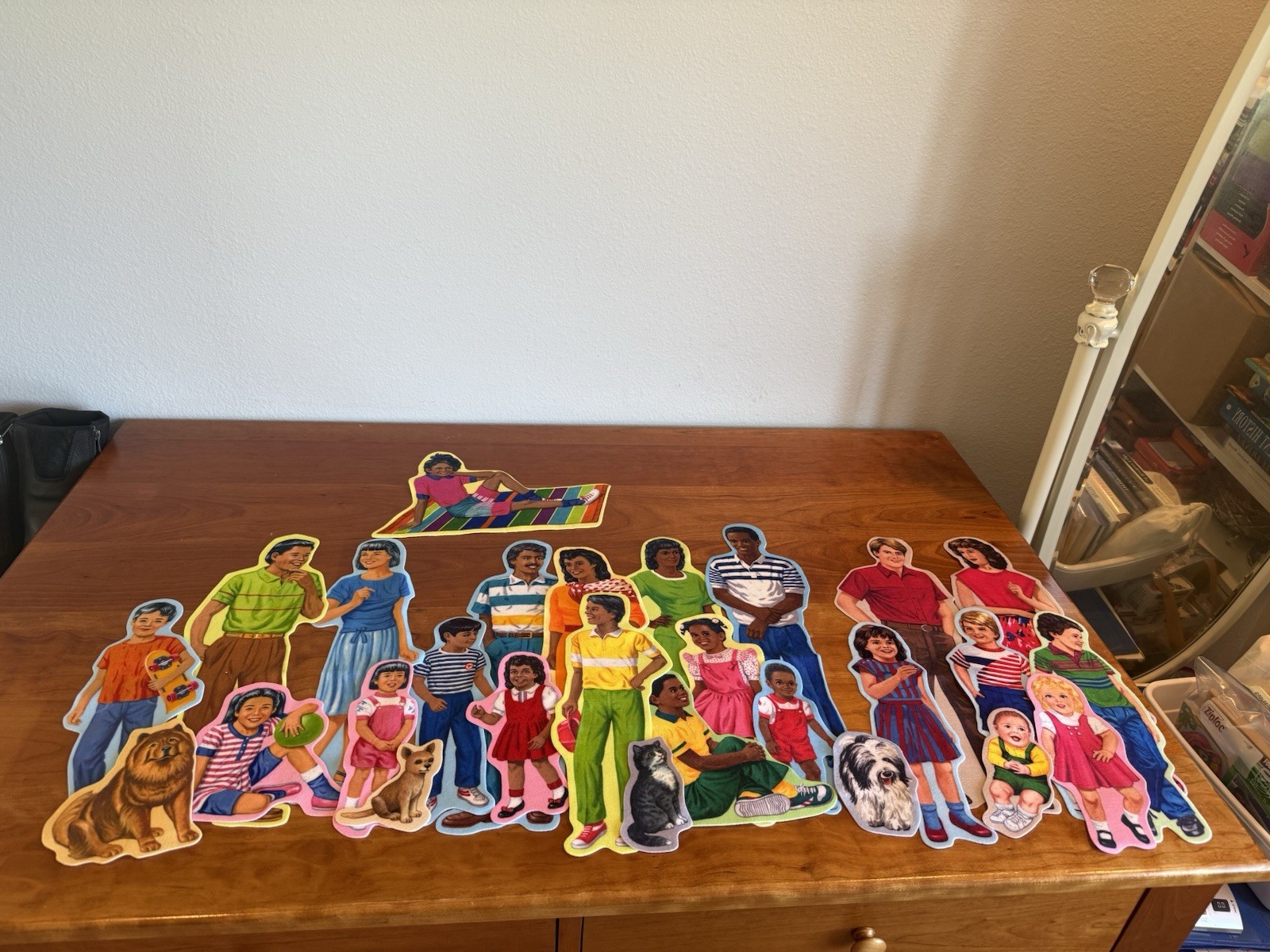 Large collection of large size felt families: parents, children, pets, excellent