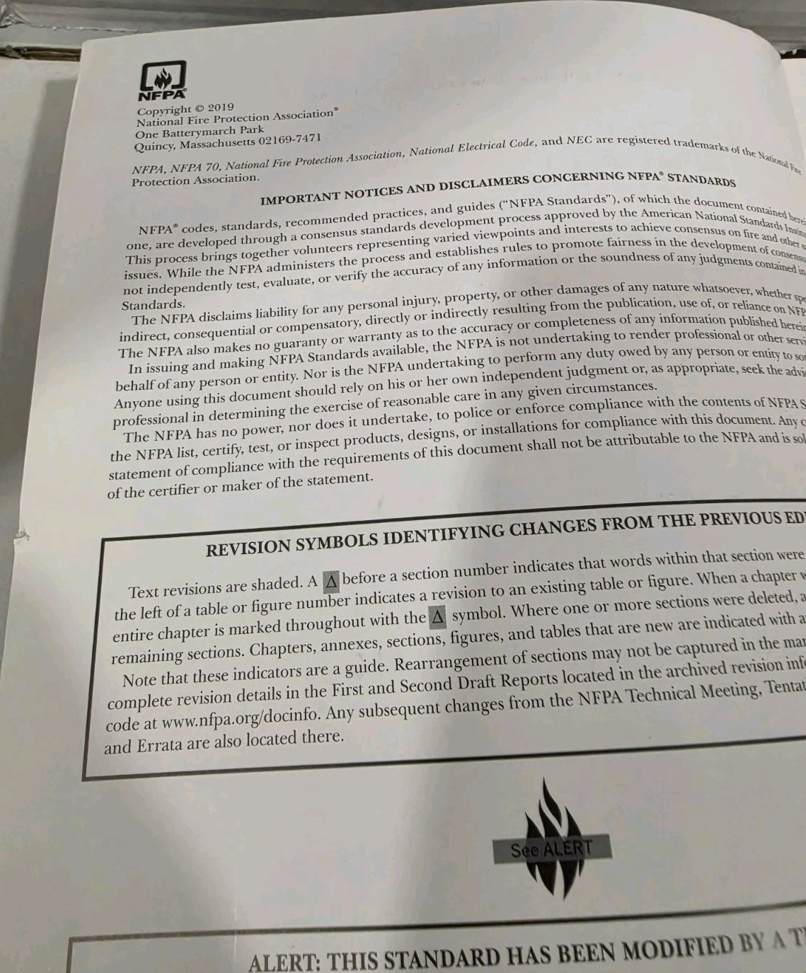 NFPA 70, National Electrical Code Handbook : 2020 Edition by National Fire…