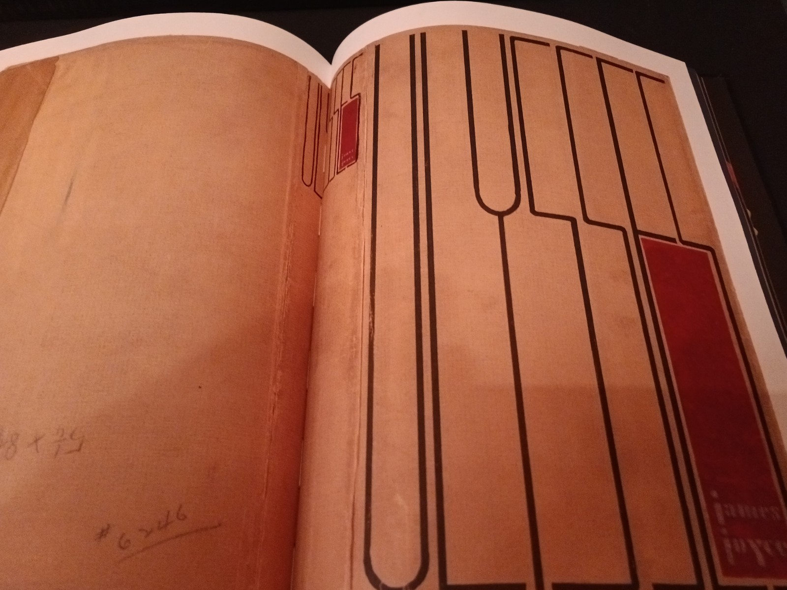 The Look of the Book: Jackets, Covers, and Art at the Edges of Literature, Mende