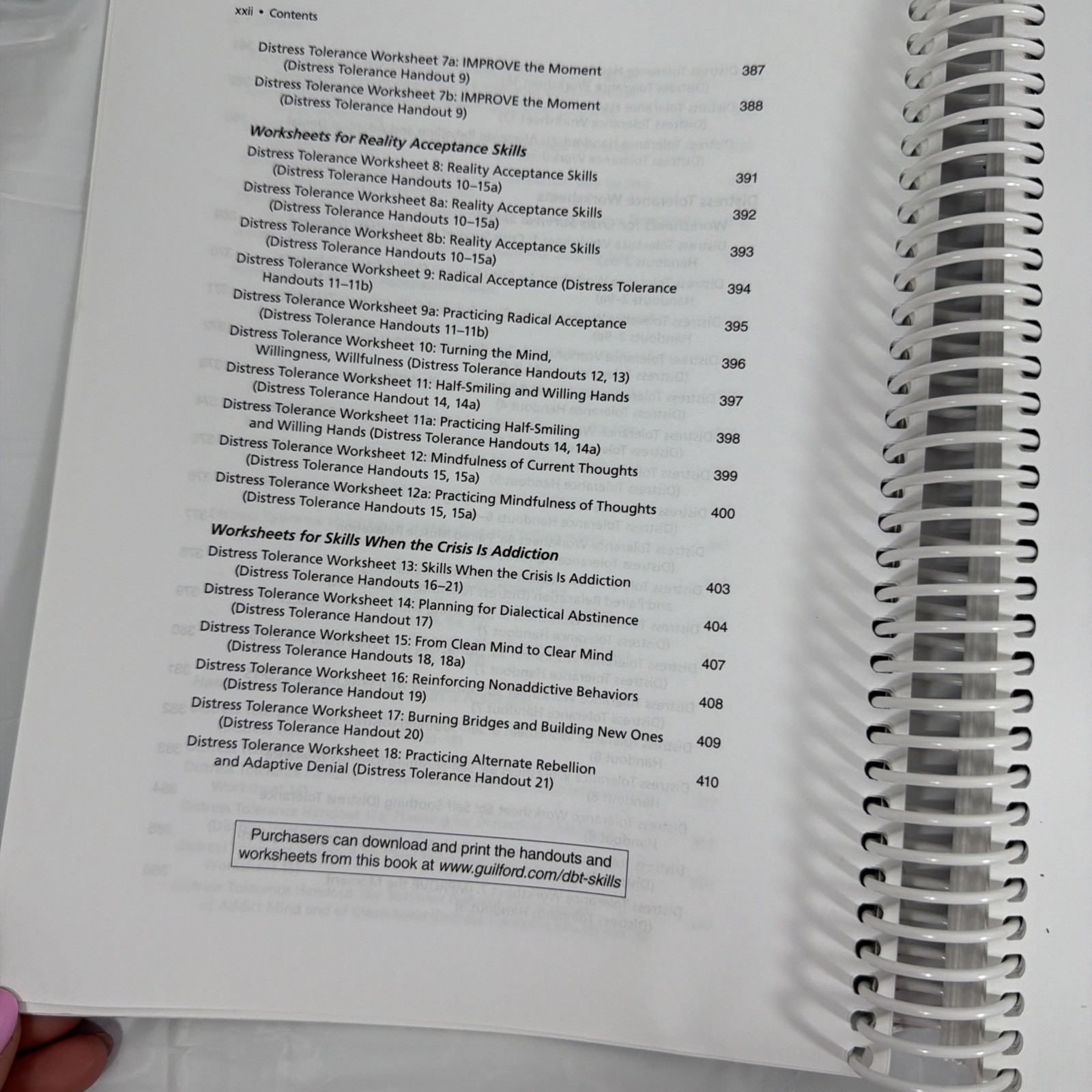 DBT Skills Training Handouts and – Paperback, by Linehan Marsha M – EXCELLENT