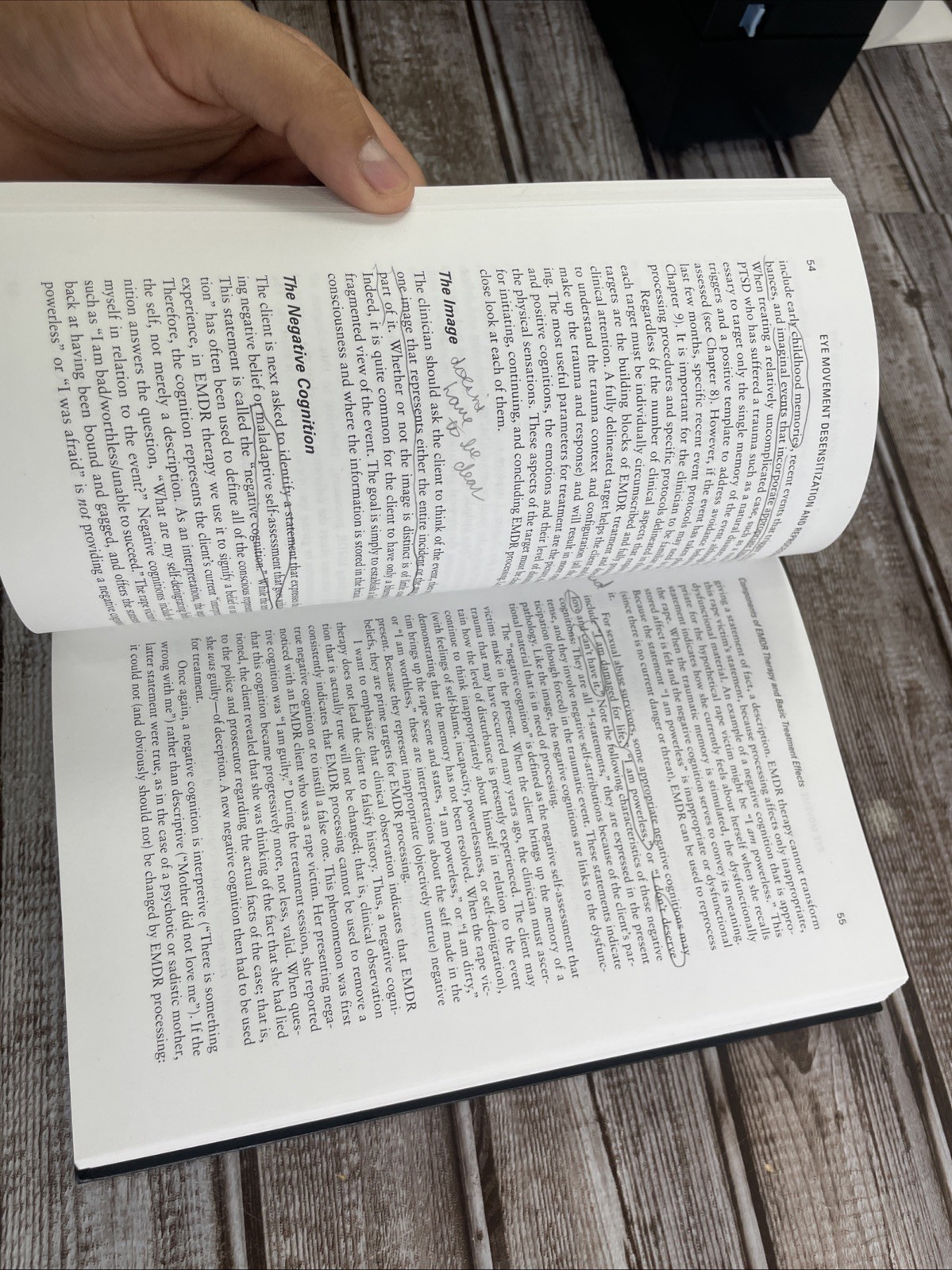 Eye Movement Desensitization and Reprocessing EMDR Therapy Basic Principles..