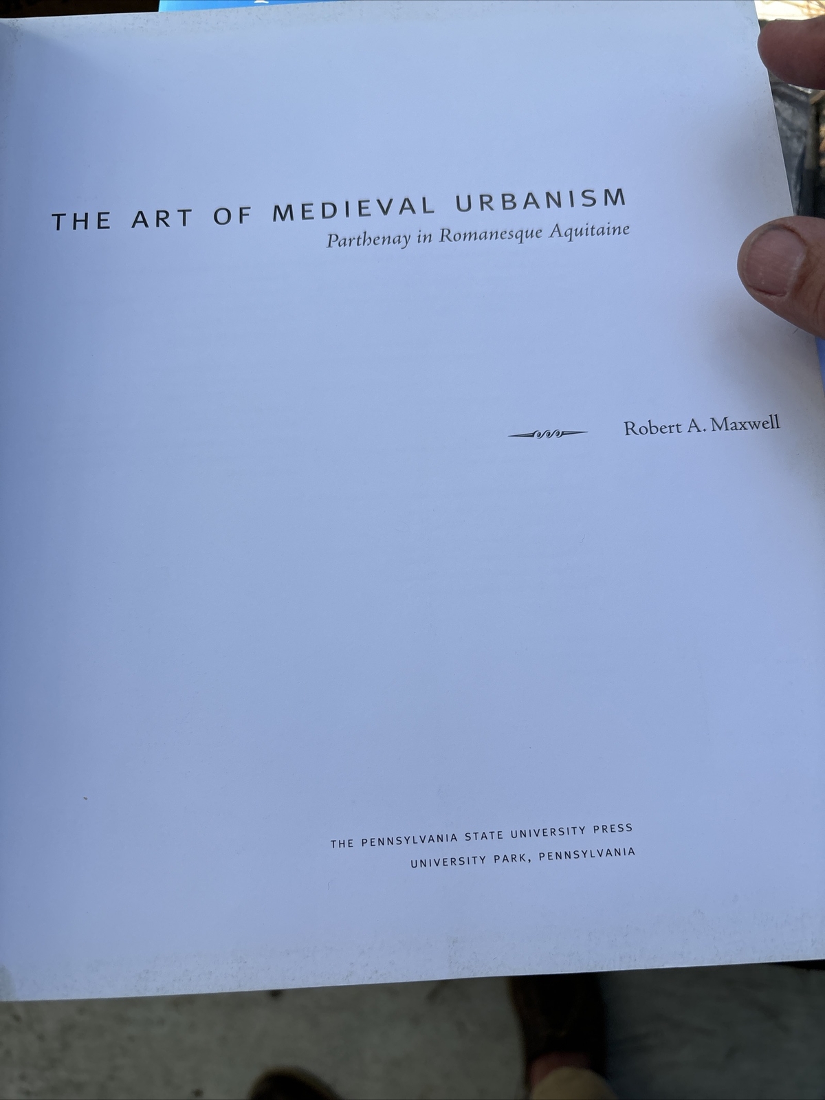 The Art Of Medieval Urbanism Parthenay In Romanesque Aquitaine Robert Maxwell