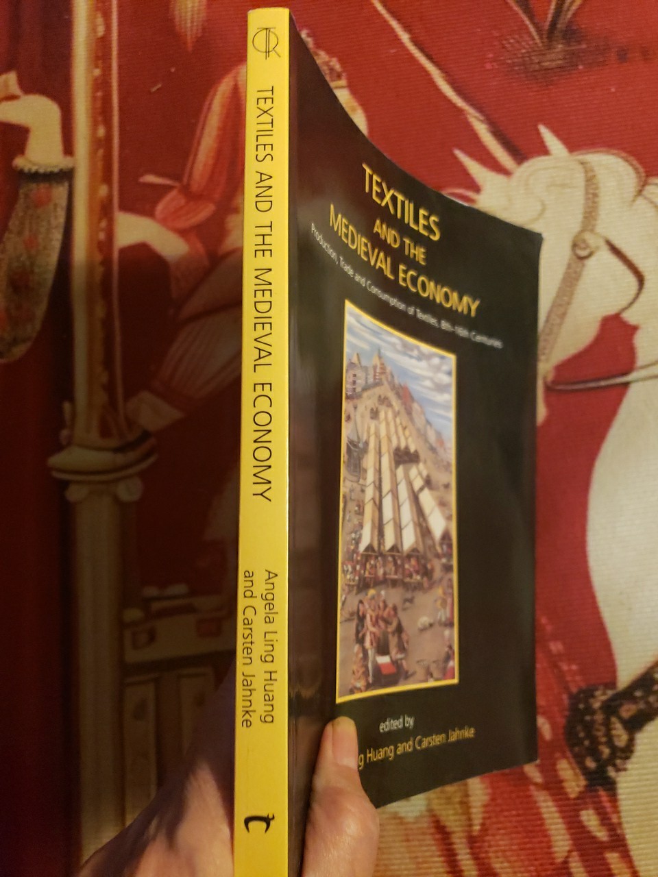 Textiles & the Medieval Economy: Production, Trade (2015, SC) Mint Condition