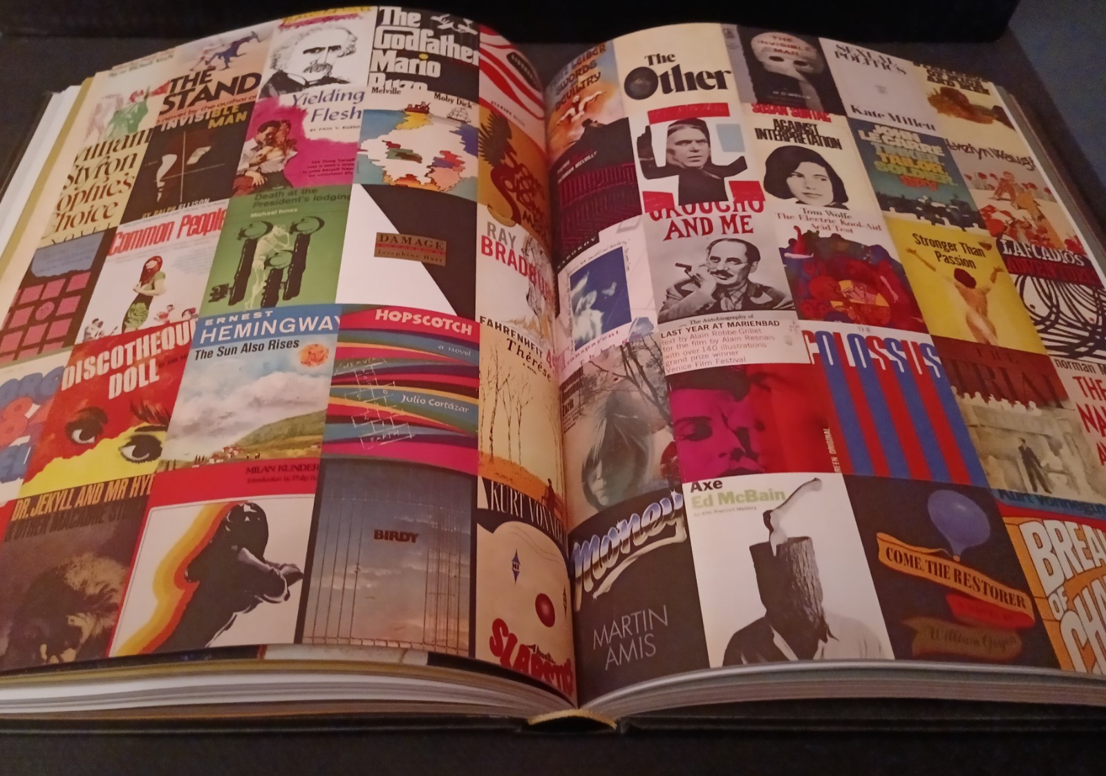 The Look of the Book: Jackets, Covers, and Art at the Edges of Literature, Mende