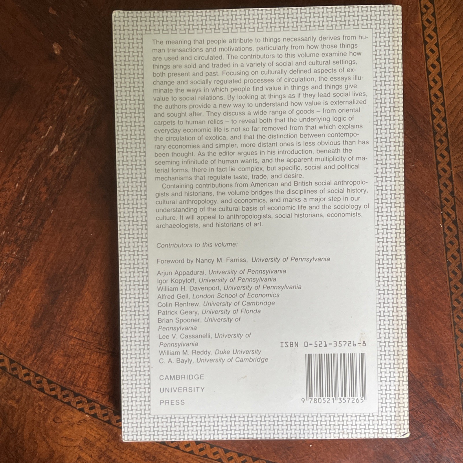 Social Life of Things : Commodities in Cultural Perspective by Arjun. Appadurai