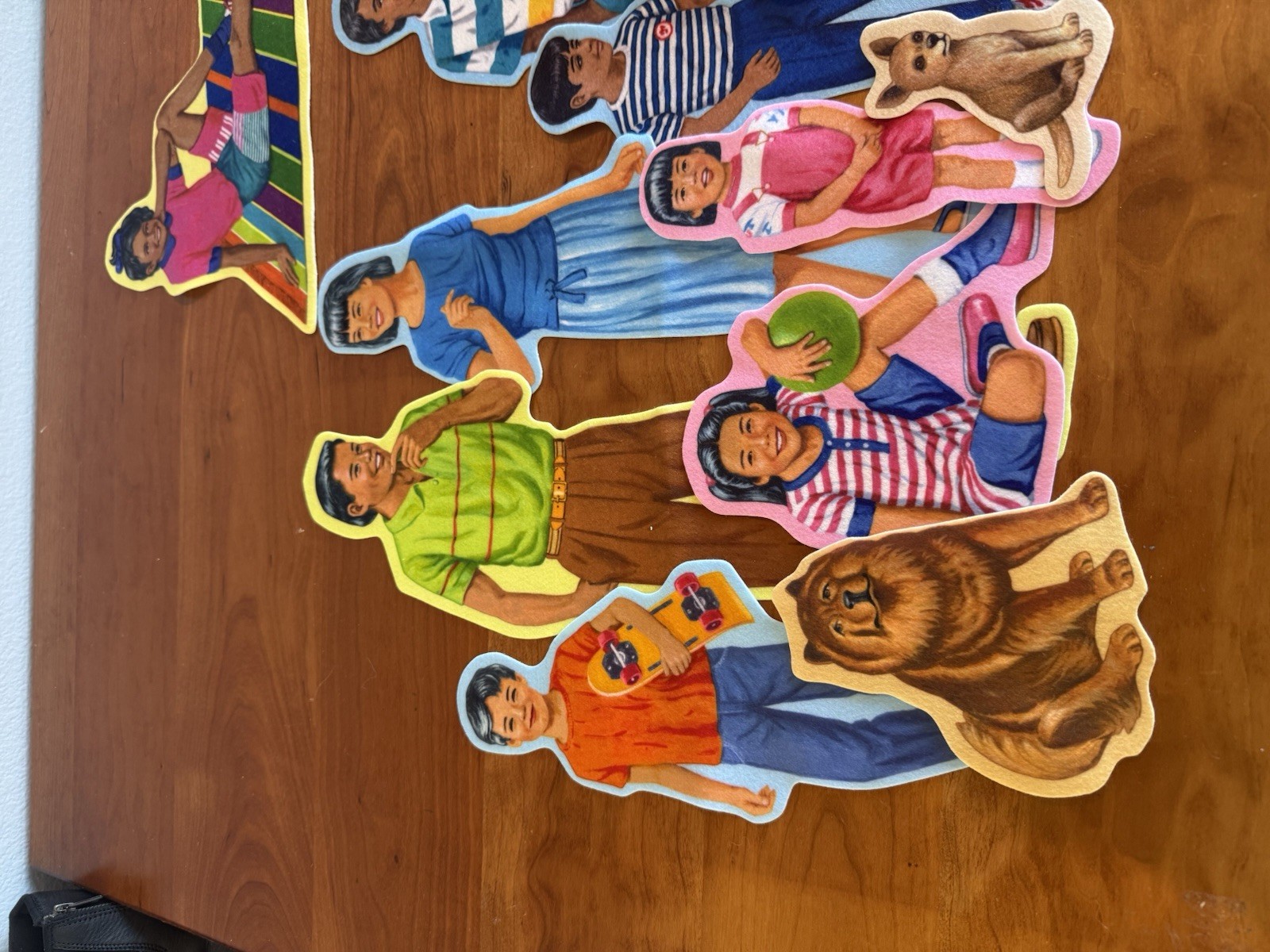 Large collection of large size felt families: parents, children, pets, excellent