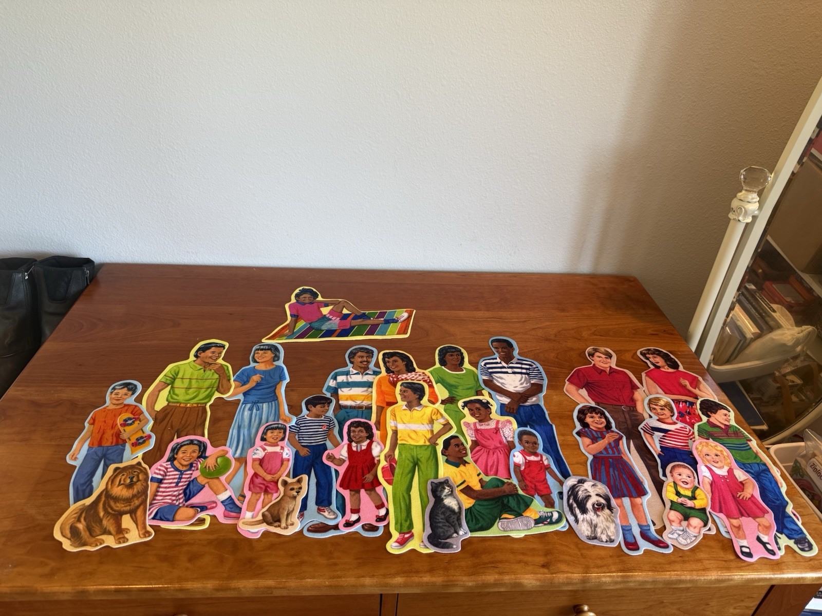 Large collection of large size felt families: parents, children, pets, excellent