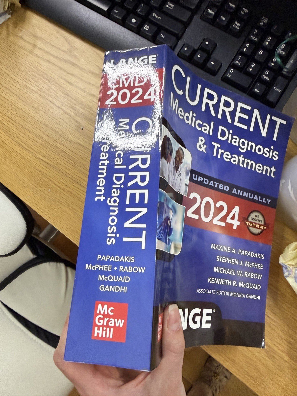 BRAND NEW Current Medical Diagnosis & Treatment 2024 Paperback Medicine Resident