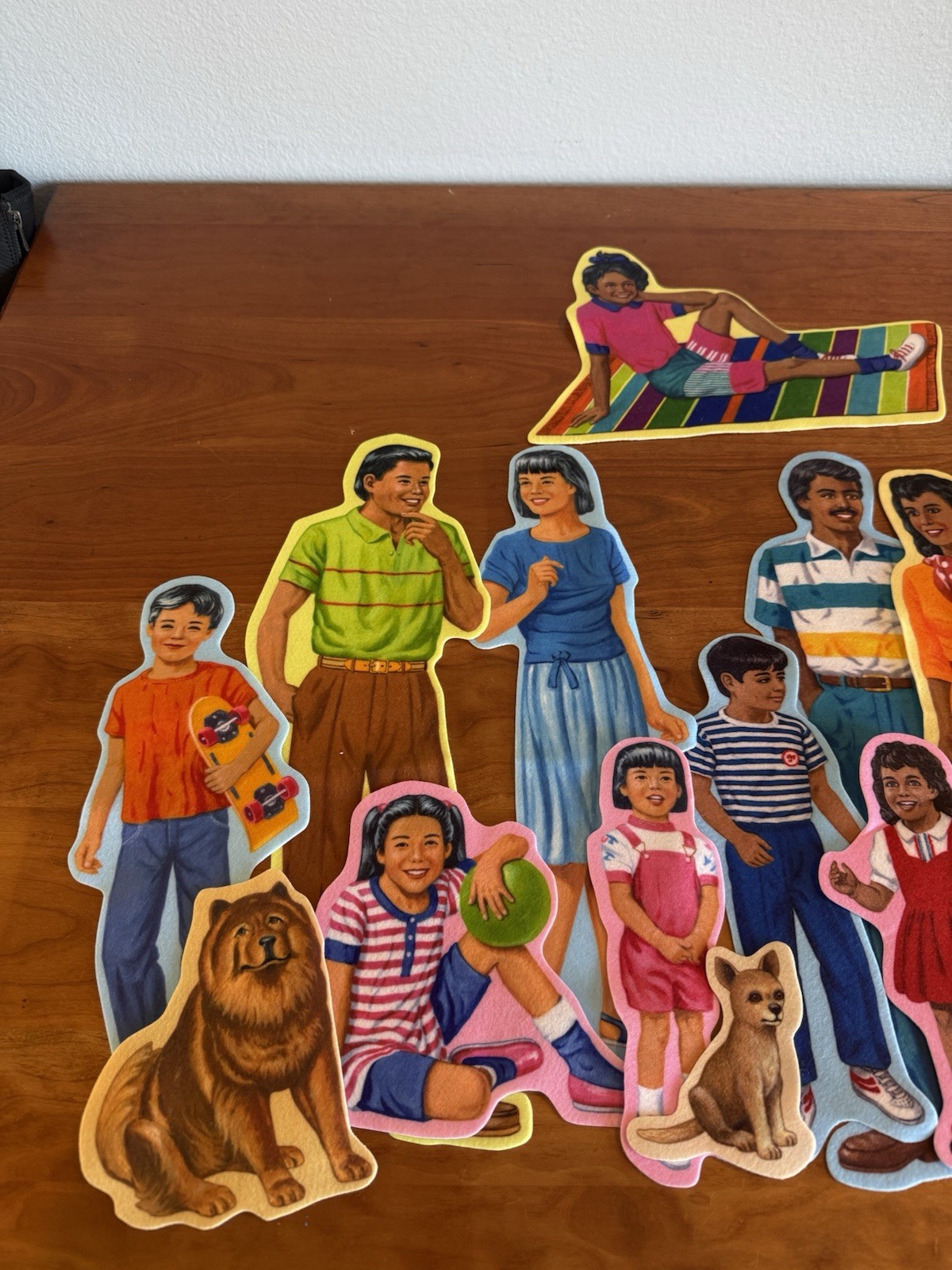 Large collection of large size felt families: parents, children, pets, excellent