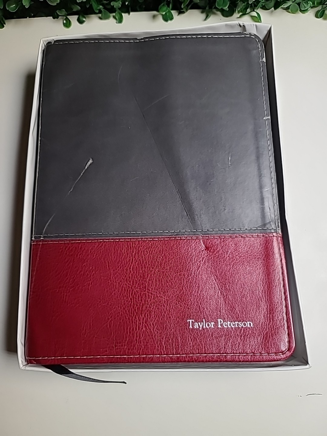 . David JeremiahThe Jeremiah Study Bible, NKJV: Charcoal/Burgundy LeatherLuxe®:
