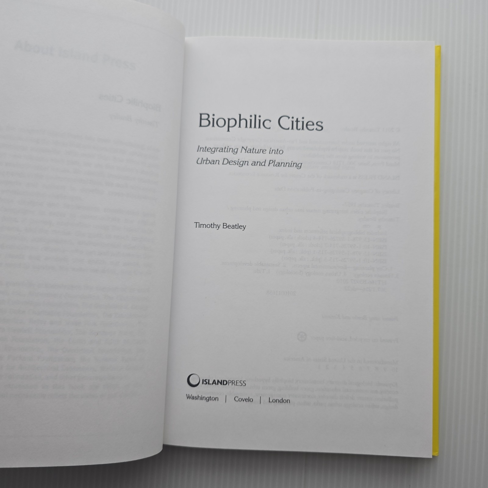Biophilic Cities – Timothy Beatley HC 2011 Integrating Nature into Urban Design