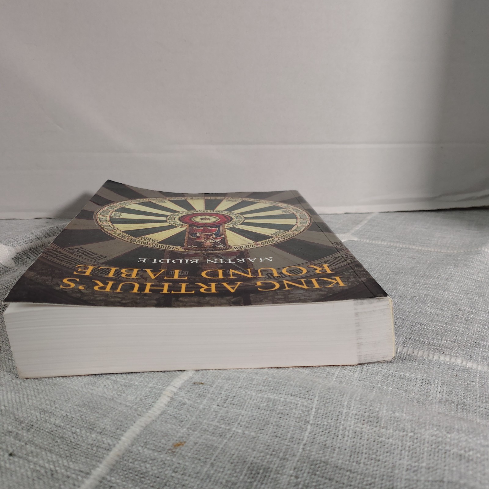 KING ARTHUR’S ROUND TABLE: AN ARCHAEOLOGICAL INVESTIGATION By Martin Biddle