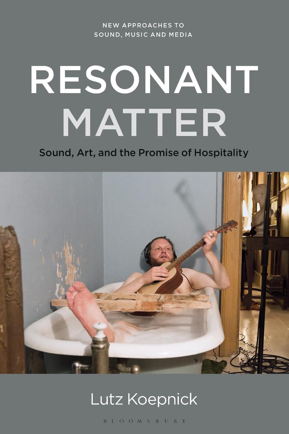 Resonant Matter: Sound, Art, and the Promise of Hospitality by Lutz Koepnick (En