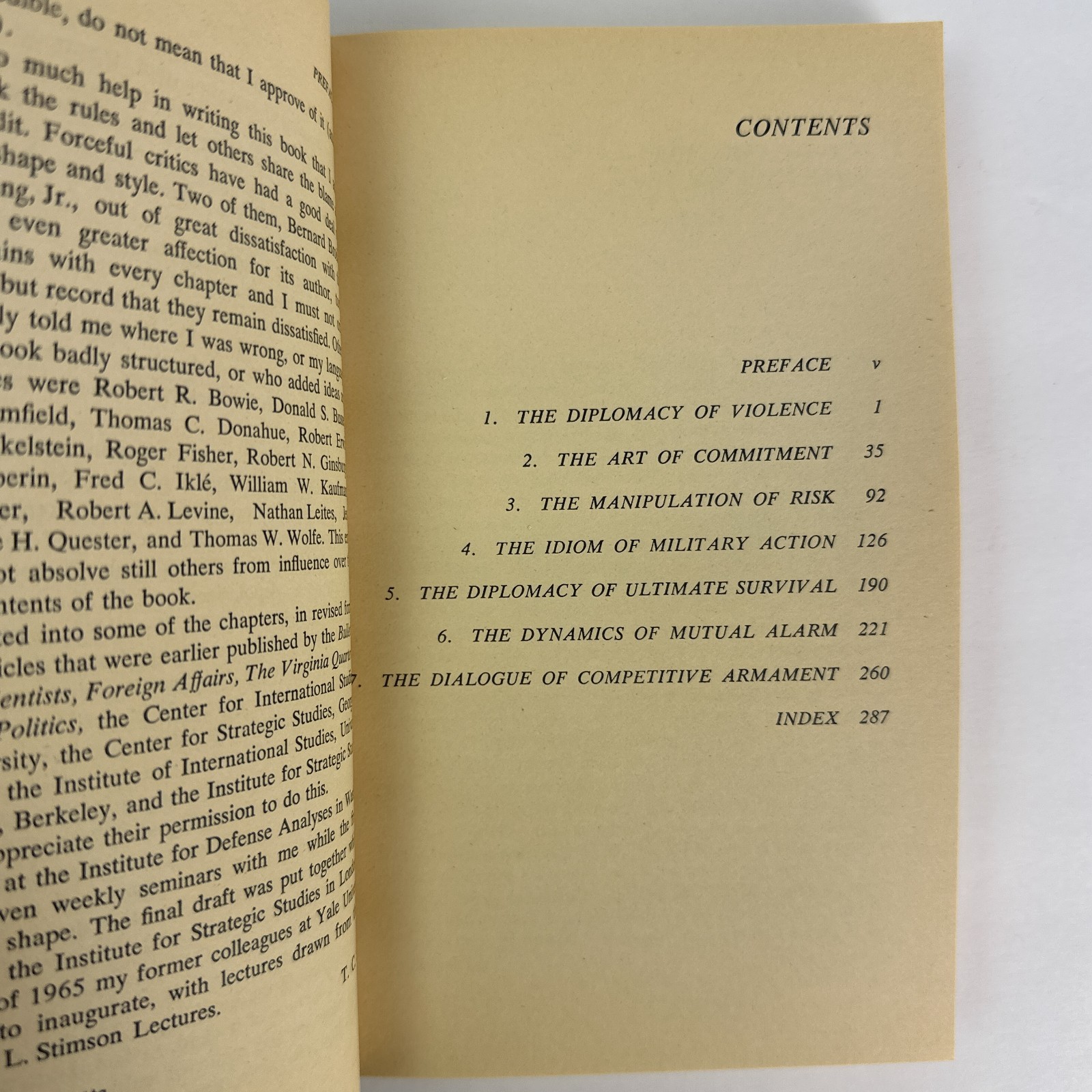 Arms and Influence Thomas C Schelling 1976 Yale University Press Strategy PB
