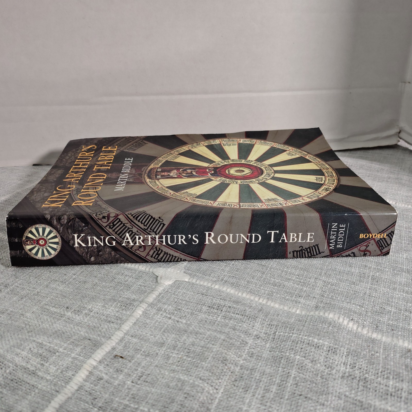 KING ARTHUR’S ROUND TABLE: AN ARCHAEOLOGICAL INVESTIGATION By Martin Biddle