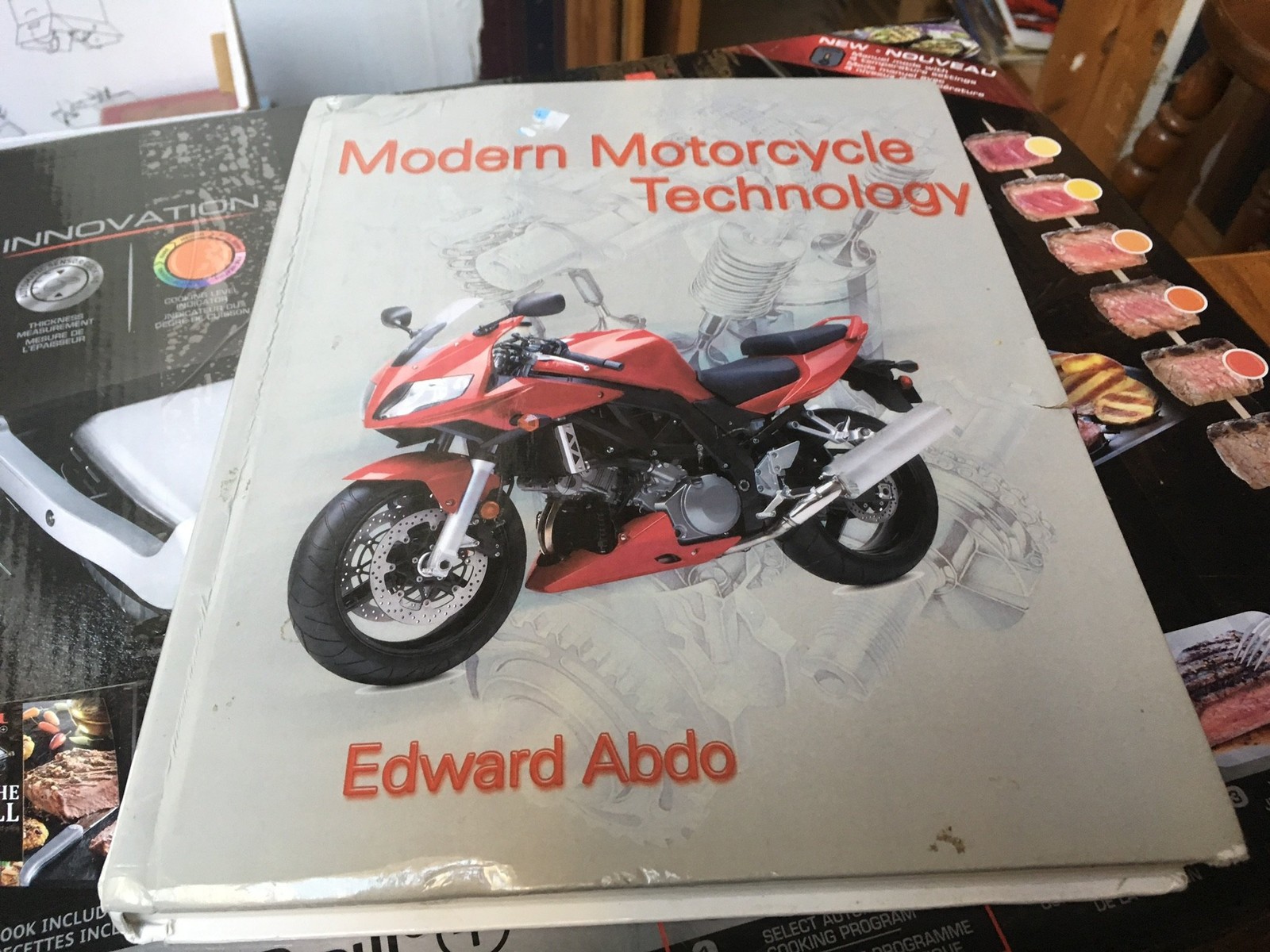 Modern Motorcycle Technology – hardcover Abdo, Edward