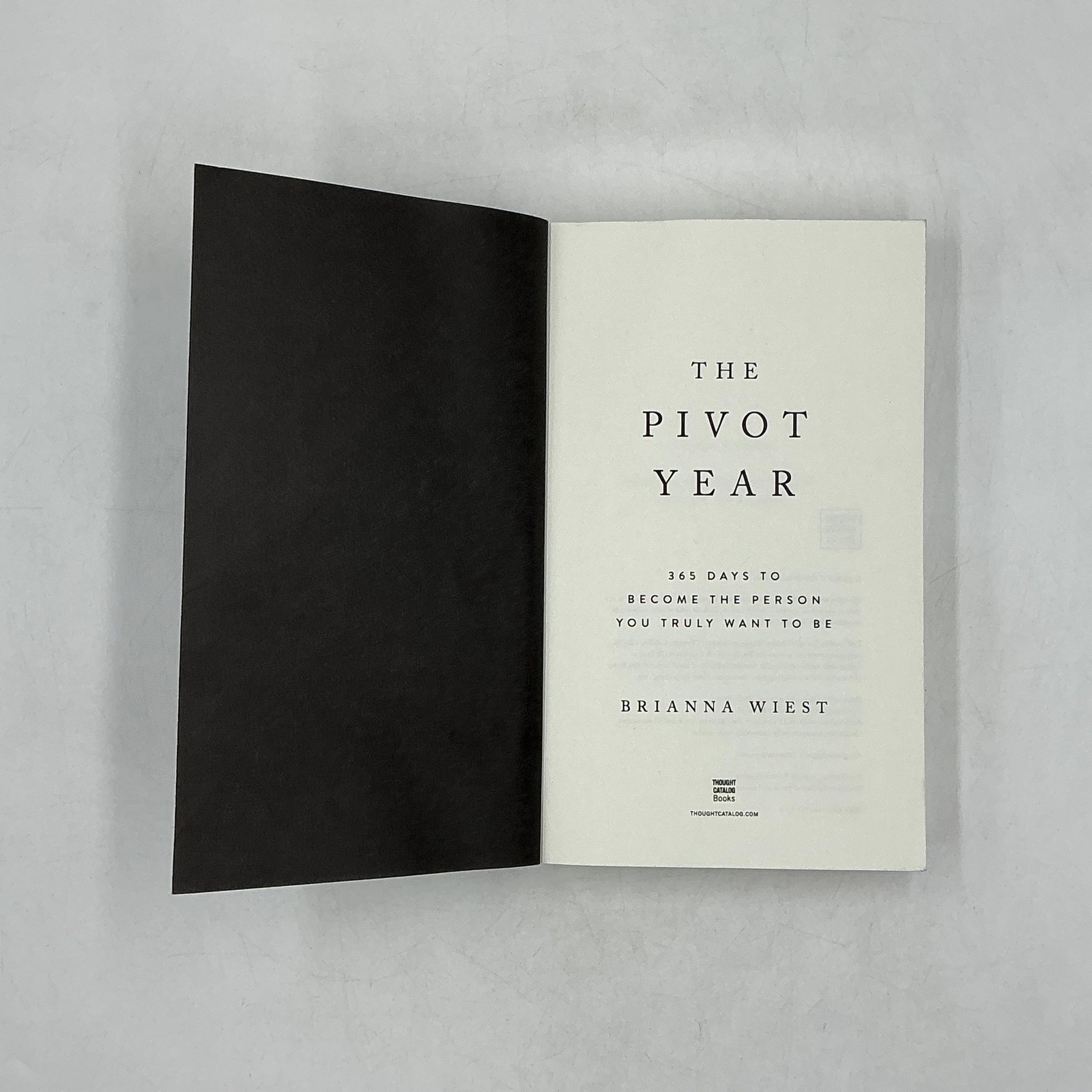 The Pivot Year Brianna Wiest Thought Catalog PB Black 2023 USA Self-Help