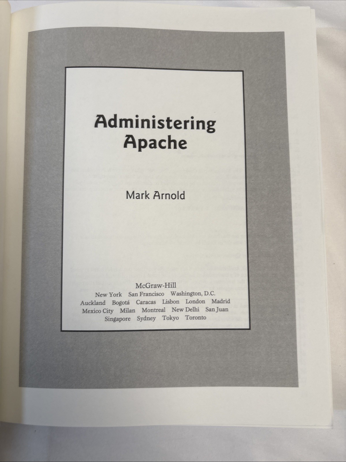 Administering Ser.: Administering Apache by Mark Arnold (2003, Trade Paperback)