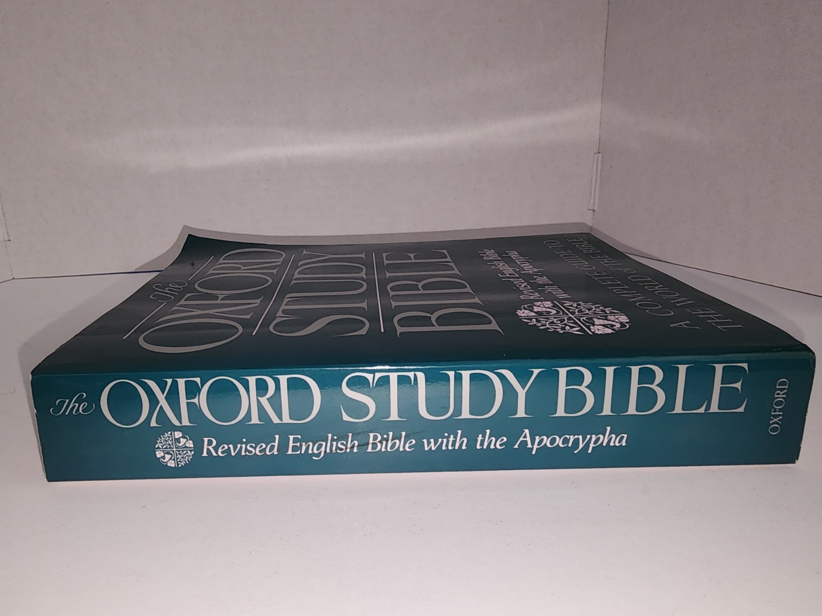 The Oxford Study Bible: Revised English Bible with the Apocrypha – paperback…