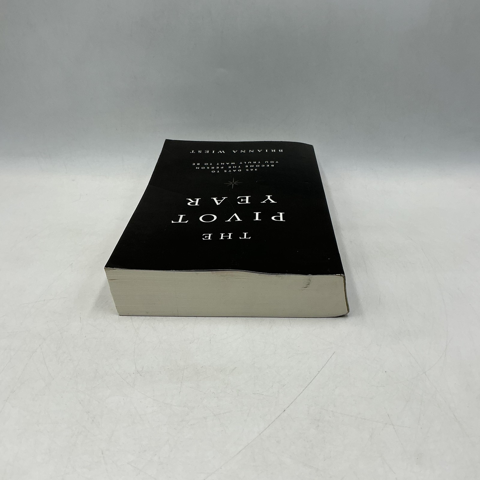 The Pivot Year Brianna Wiest Thought Catalog PB Black 2023 USA Self-Help